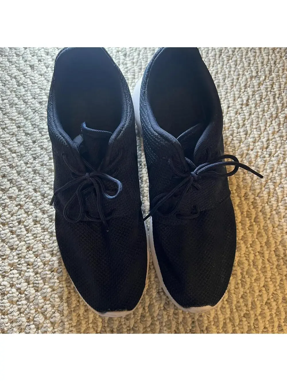 Nike Men's Black and Navy Trainer
